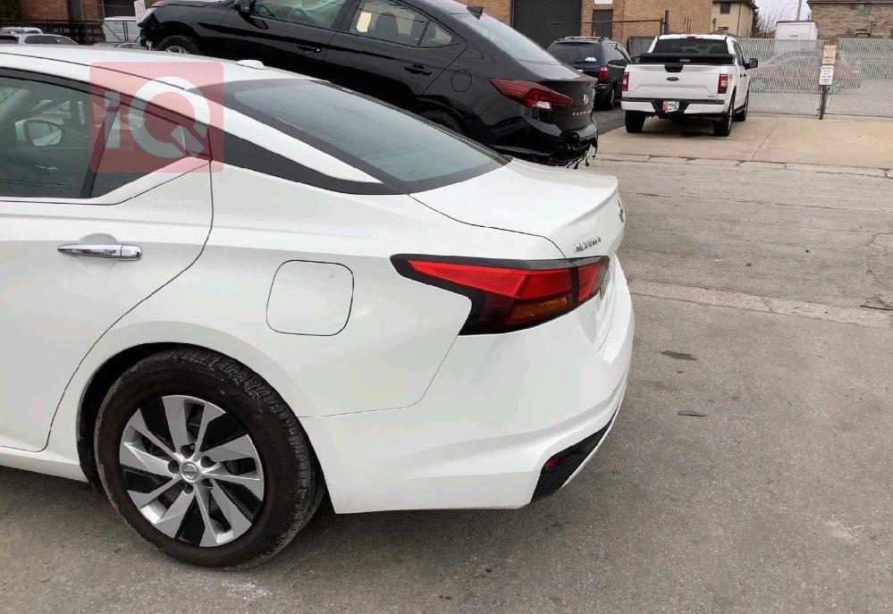 نيسان ألتيما